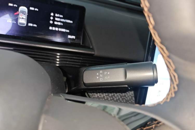 Used Toyota BZ 3X 2025 520 Pro+ LiDAR Edition Gear Lever