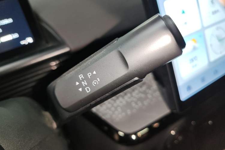 Used Toyota BZ 3X 2025 520 Pro+ LiDAR Edition Gear Lever