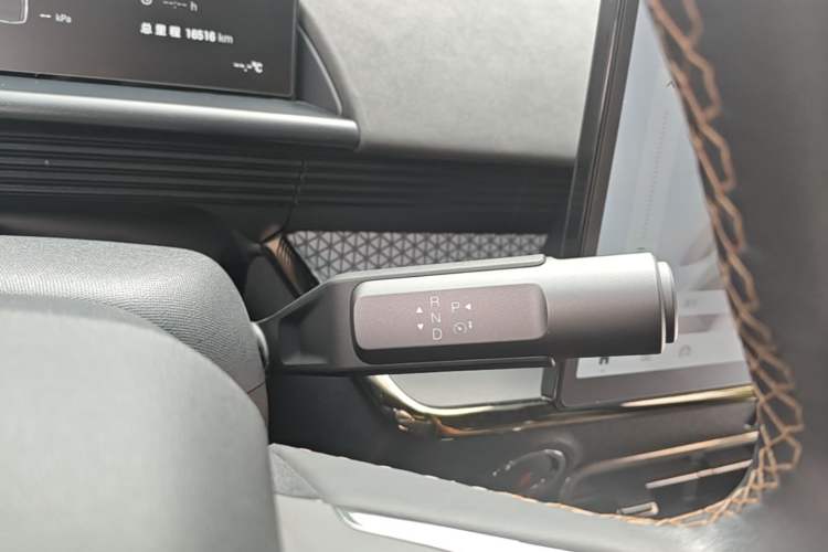 Used Toyota BZ 3X 2025 520 Pro+ LiDAR Edition Gear Lever
