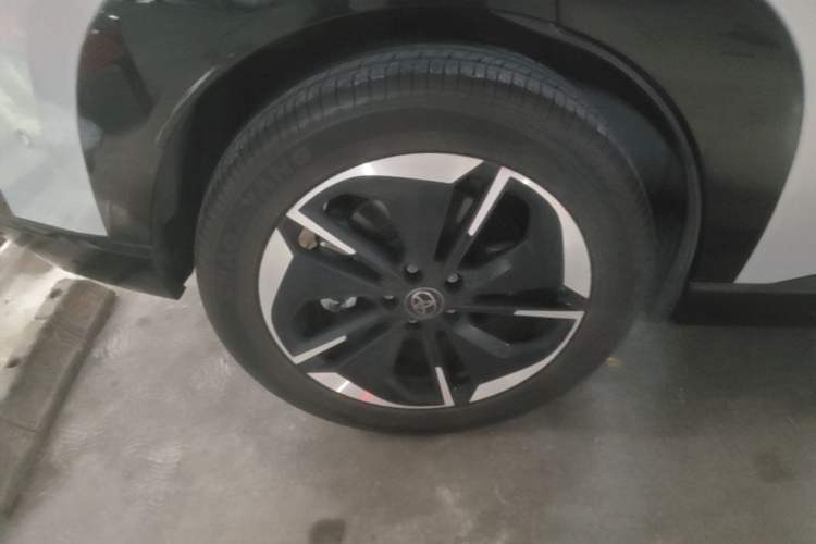 Used Toyota BZ 3X 2025 520 Pro+ LiDAR Edition Right Rear Wheel Hub