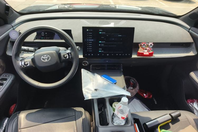 Used Toyota BZ 3X 2025 610 Max Center Console