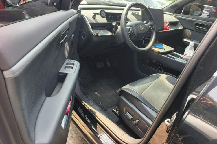 Used Toyota BZ 3X 2025 610 Max Driver Seat