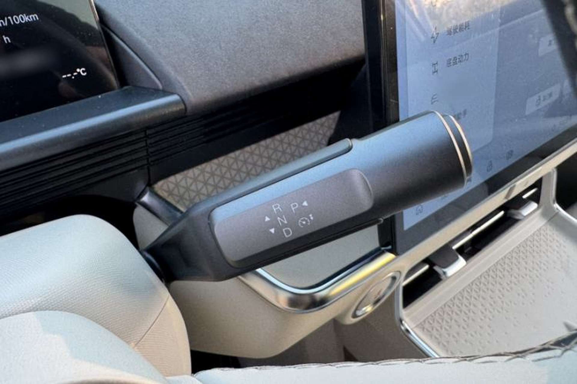 Used Toyota BZ 3X 2025 520 Pro+ LiDAR Edition Gear Lever
