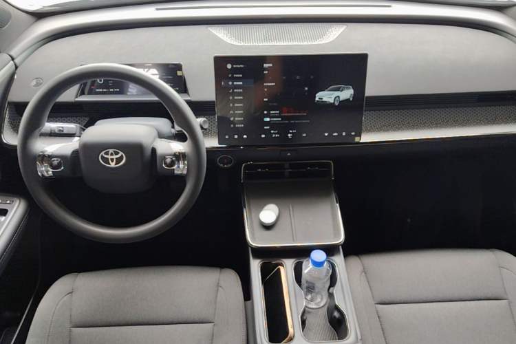 Used Toyota BZ 3X 2025 430 Air Center Console