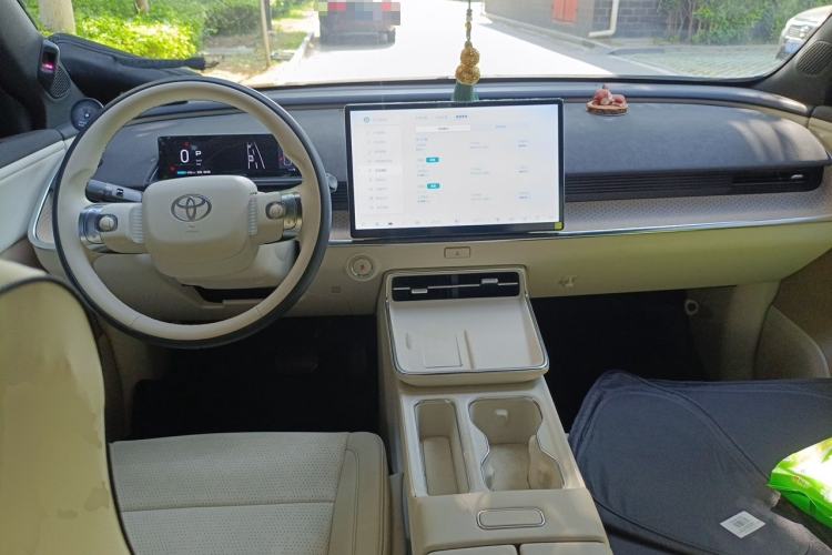 Used Toyota BZ 3X 2025 610 Max Center Console
