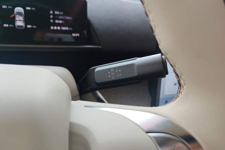 Used Toyota BZ 3X 2025 520 Pro+ LiDAR Edition Gear Lever