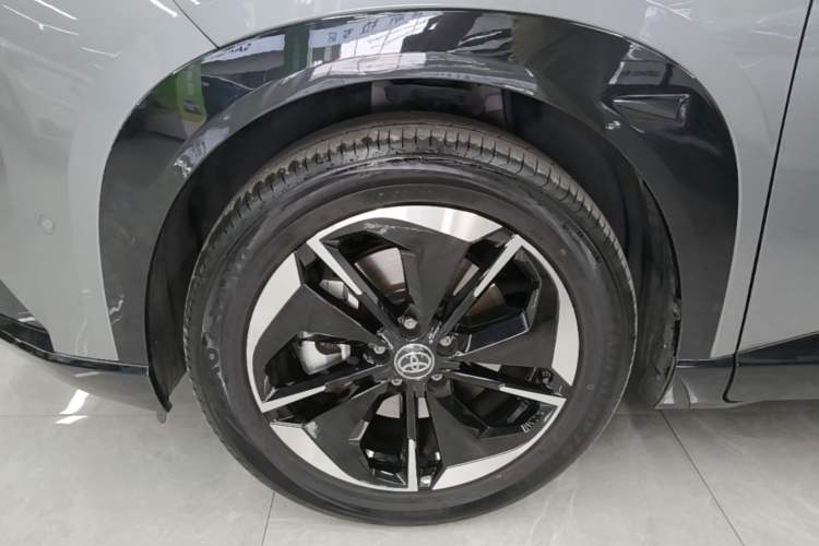 Used Toyota BZ 3X 2025 520 Pro+ LiDAR Edition Left Front Wheel Hub