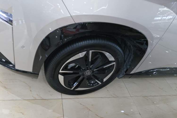 Used Toyota BZ 3X 2025 520 Pro+ LiDAR Edition Left Front Wheel Hub