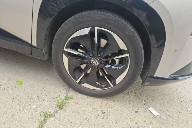 Used Toyota BZ 3X 2025 520 Pro LiDAR Edition Right Front Wheel Hub