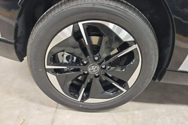 Used Toyota BZ 3X 2025 520 Pro+ LiDAR Edition Right Rear Wheel Hub