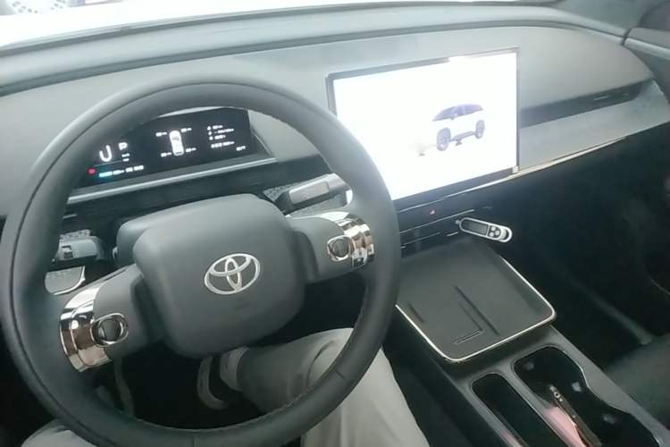 Used Toyota BZ 3X 2025 520 Pro+ Center Console