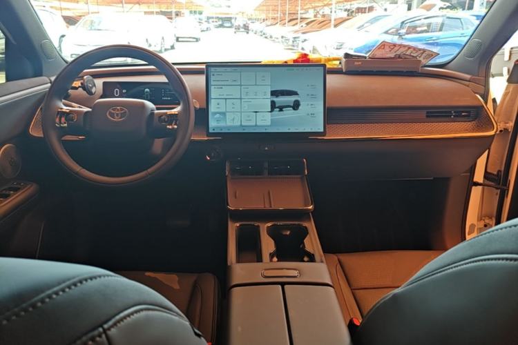 Used Toyota BZ 3X 2025 520 Pro Center Console