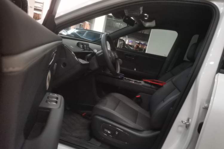 Used Toyota BZ 3X 2025 520 Pro Driver Seat