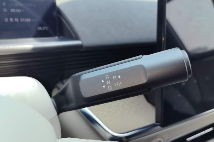 Used Toyota BZ 3X 2025 520 Pro LiDAR Edition Gear Lever