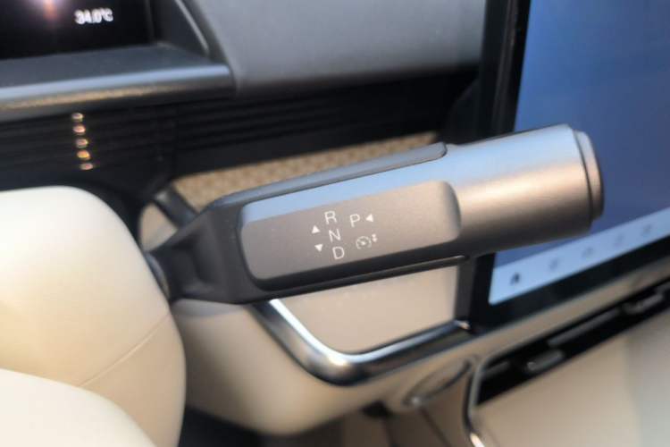 Used Toyota BZ 3X 2025 520 Pro+ LiDAR Edition Gear Lever