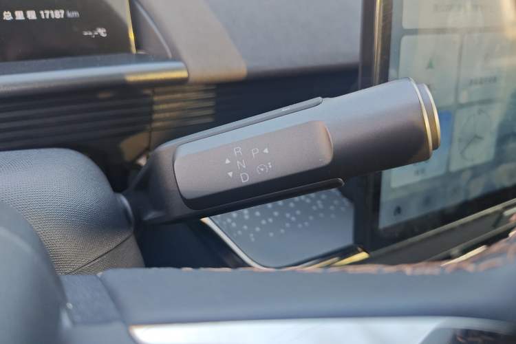 Used Toyota BZ 3X 2025 520 Pro+ LiDAR Edition Gear Lever