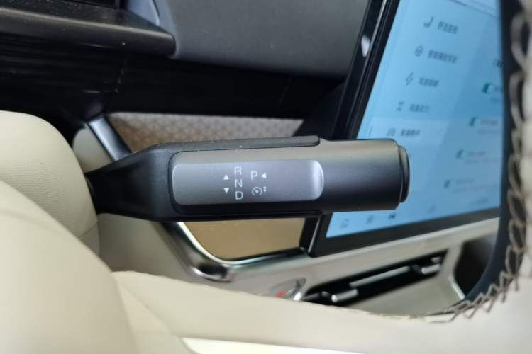 Used Toyota BZ 3X 2025 520 Pro+ LiDAR Edition Gear Lever