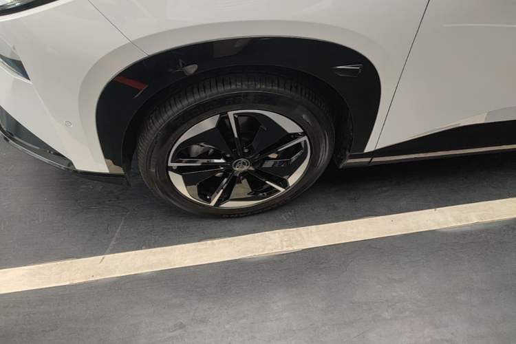 Used Toyota BZ 3X 2025 520 Pro+ LiDAR Edition Left Front Wheel Hub