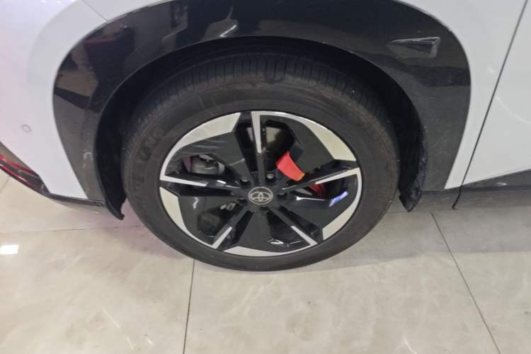 Used Toyota BZ 3X 2025 520 Pro+ LiDAR Edition Left Front Wheel Hub