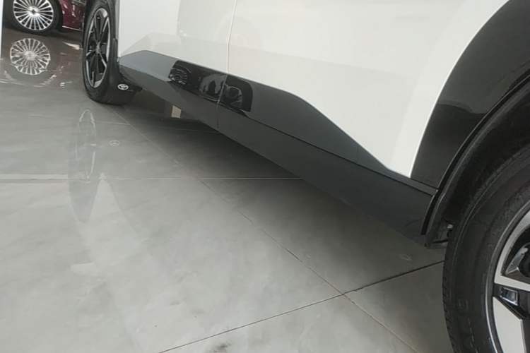Used Toyota BZ 3X 2025 520 Pro+ Left Side Sill
