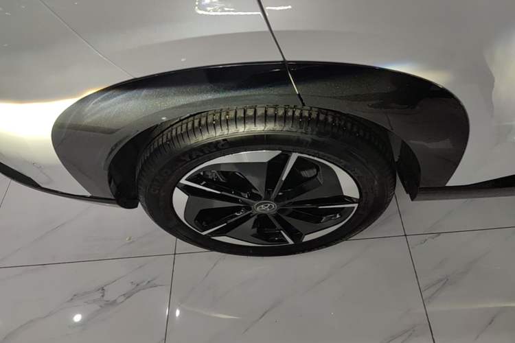 Used Toyota BZ 3X 2025 520 Pro+ LiDAR Edition Right Rear Wheel Hub