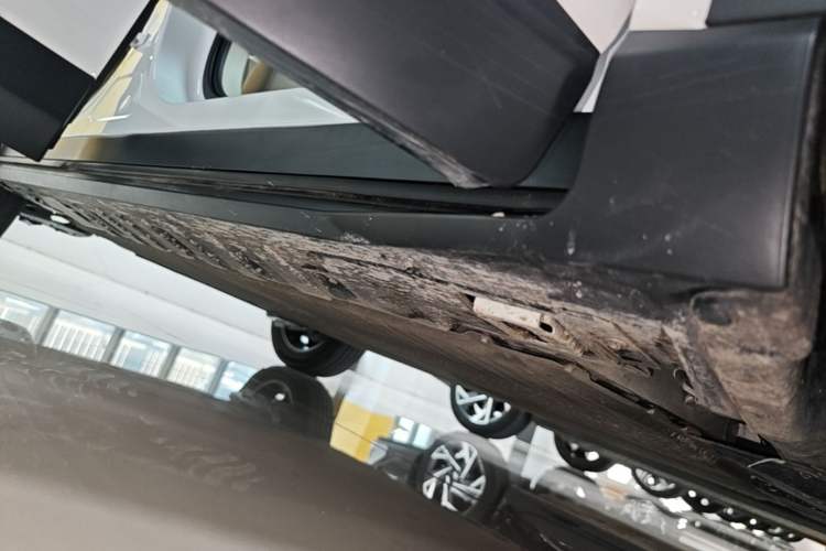 Used Toyota BZ 3X 2025 520 Pro Right Side Sill