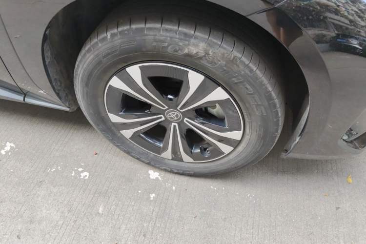 Used Toyota BZ 4X 2024 615 AIR Edition Right Front Wheel Hub