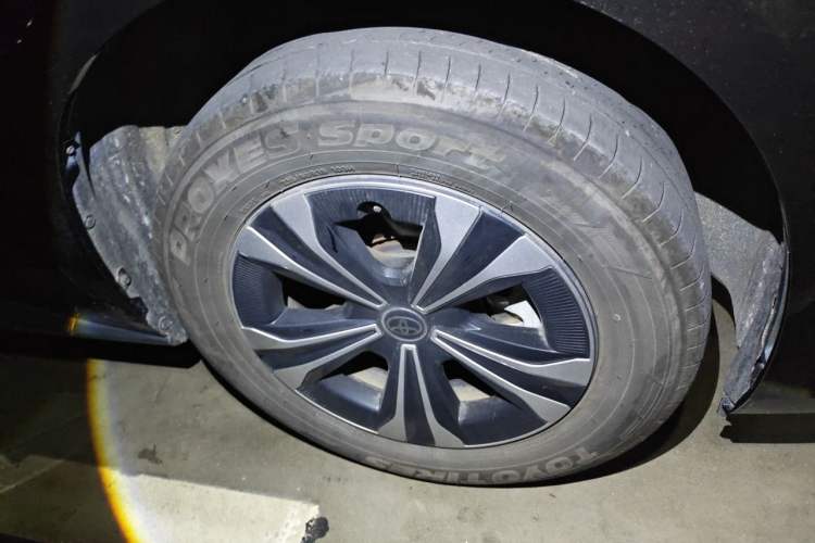 Used Toyota BZ 4X 2024 615 AIR Edition Right Front Wheel Hub
