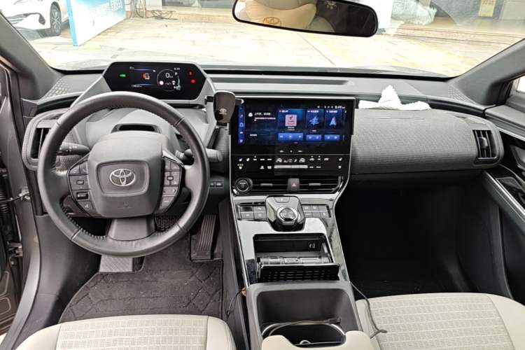 Used Toyota BZ 4X 2024 615 PRO Edition Center Console