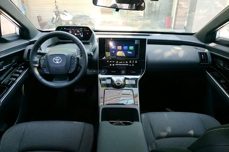 Used Toyota BZ 4X 2024 615 AIR Edition Center Console