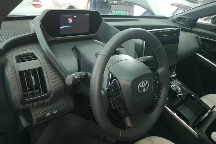 Used Toyota BZ 4X 2024 615 MAX Version Center Console