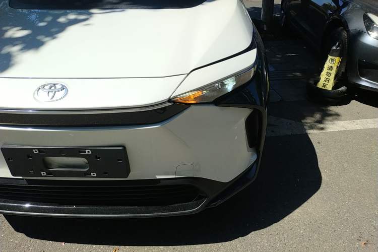 Used Toyota BZ 4X 2024 615 AIR Edition Left Front Headlight