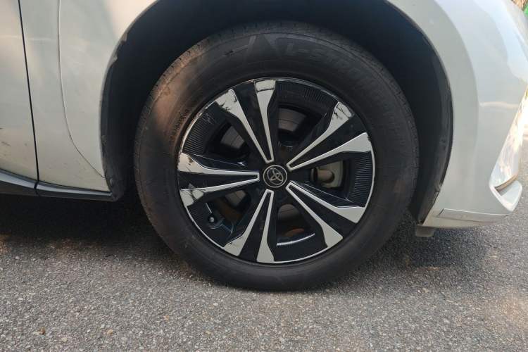 Used Toyota BZ 4X 2024 615 AIR Edition Right Front Wheel Hub