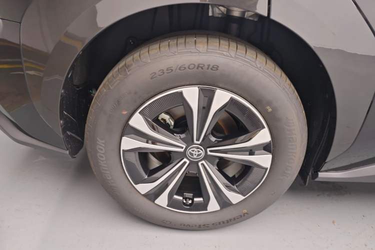 Used Toyota BZ 4X 2025 615 Air Edition Right Rear Wheel Hub