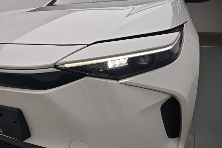 Used Toyota BZ 4X 2025 615 Air Edition Left Front Headlight