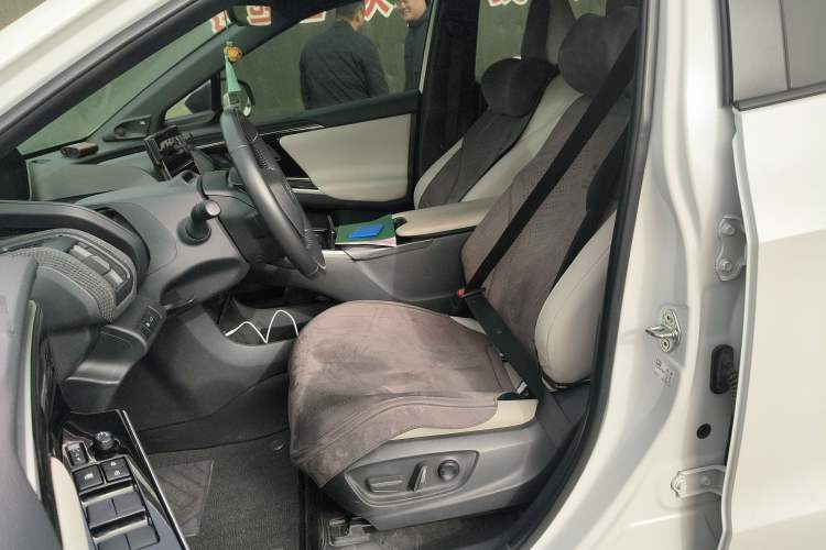 Used Toyota BZ 4X 2025 615 Max Version Left Front Seat