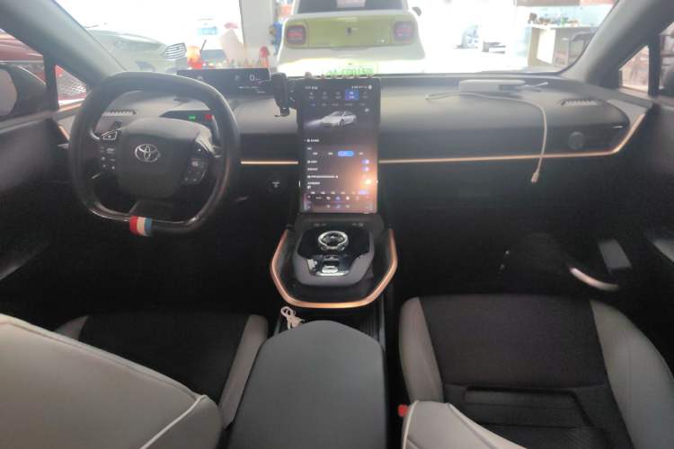 Used Toyota bZ3 2023 517 km Elite PRO Center Console