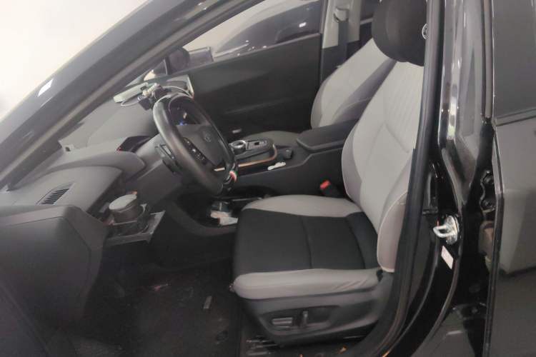 Used Toyota bZ3 2023 517 km Elite PRO Left Front Seat