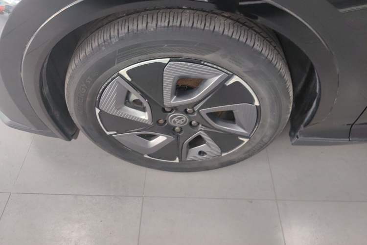 Used Toyota bZ3 2023 517 km Elite PRO Left Front Wheel Hub