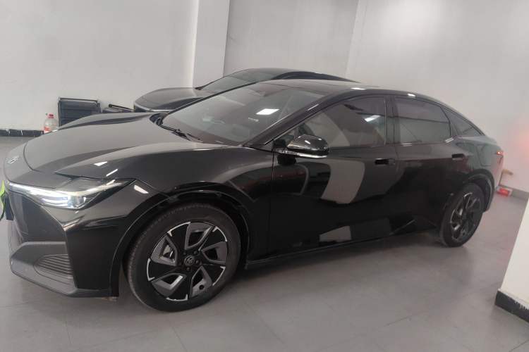 Used Toyota bZ3 2023 517 km Elite PRO Left Side