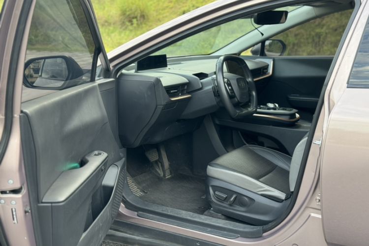 Used Toyota bZ3 2023 616 km Long-Range Premium Interior 2