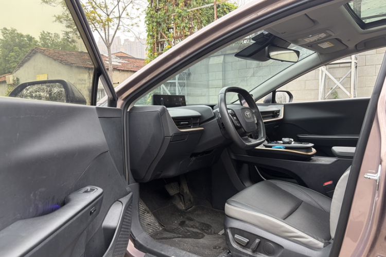 Used Toyota bZ3 2023 616 km Long-Range Premium Interior 4
