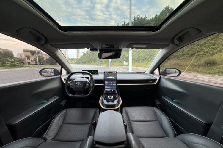 Used Toyota bZ3 2023 616 km Long-Range Premium Interior 6