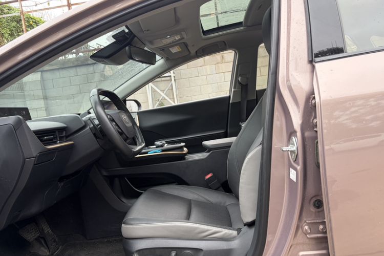Used Toyota bZ3 2023 616 km Long-Range Premium Left Front Seat