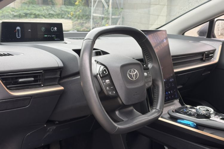 Used Toyota bZ3 2023 616 km Long-Range Premium Steering Wheel