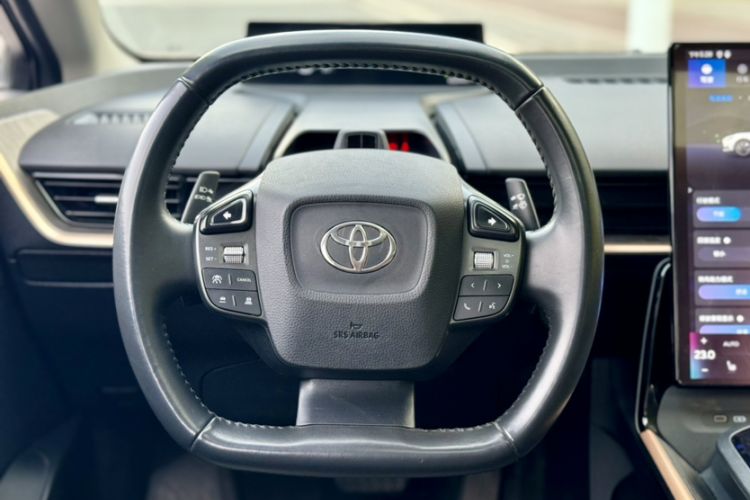 Used Toyota bZ3 2023 616 km Long-Range Premium Steering Wheel