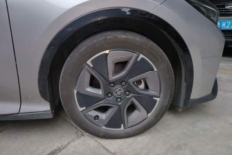 Used Toyota bZ3 2023 517 km Elite PRO Right Front Wheel Hub