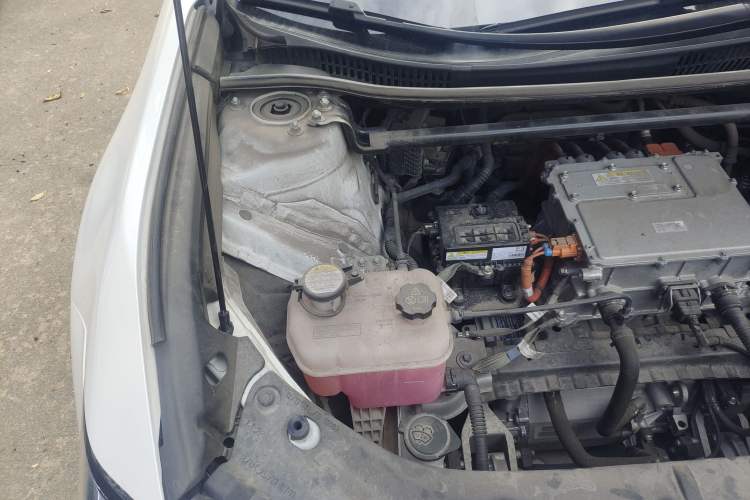 Used Toyota bZ3 2023 517 km Elite PRO Engine Bay Right
