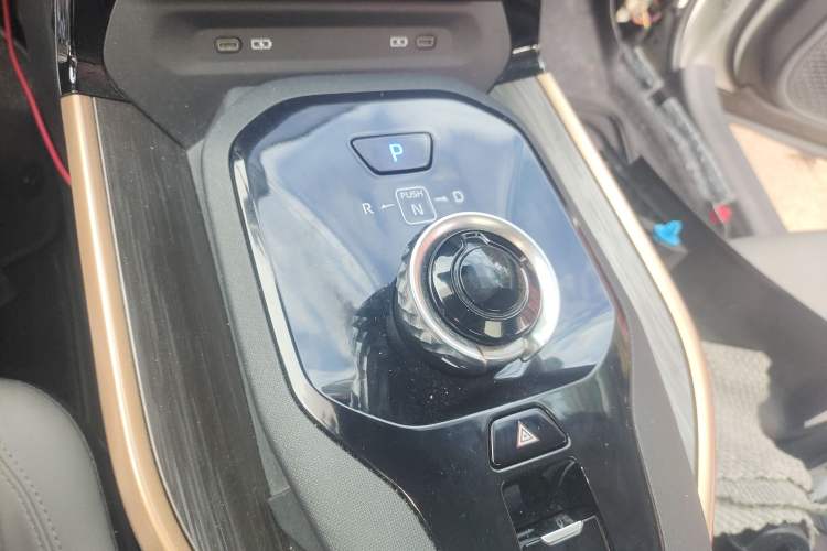 Used Toyota bZ3 2023 517 km Elite PRO Gear Lever