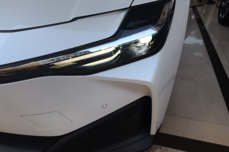 Used Toyota bZ3 2023 517 km Elite PRO Left Front Headlight